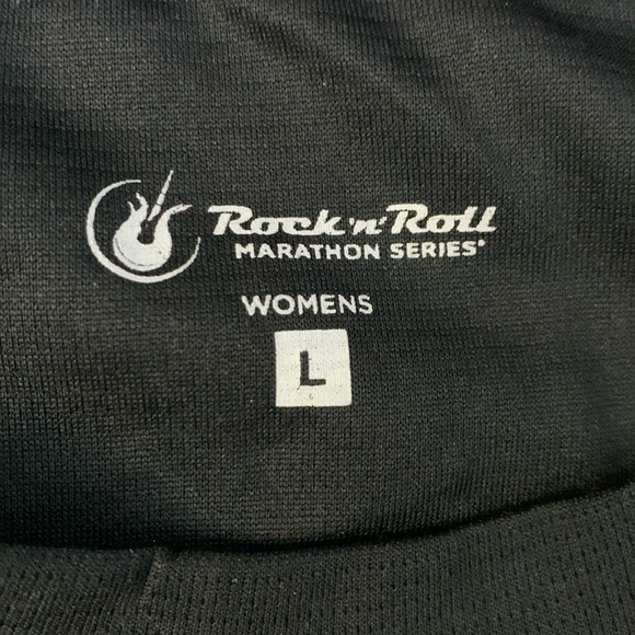 3/$20✨ Brooks Black Short Sleeve Tee Rock n Roll Series Marathon 2016 Nashville - Picture 3 of 8